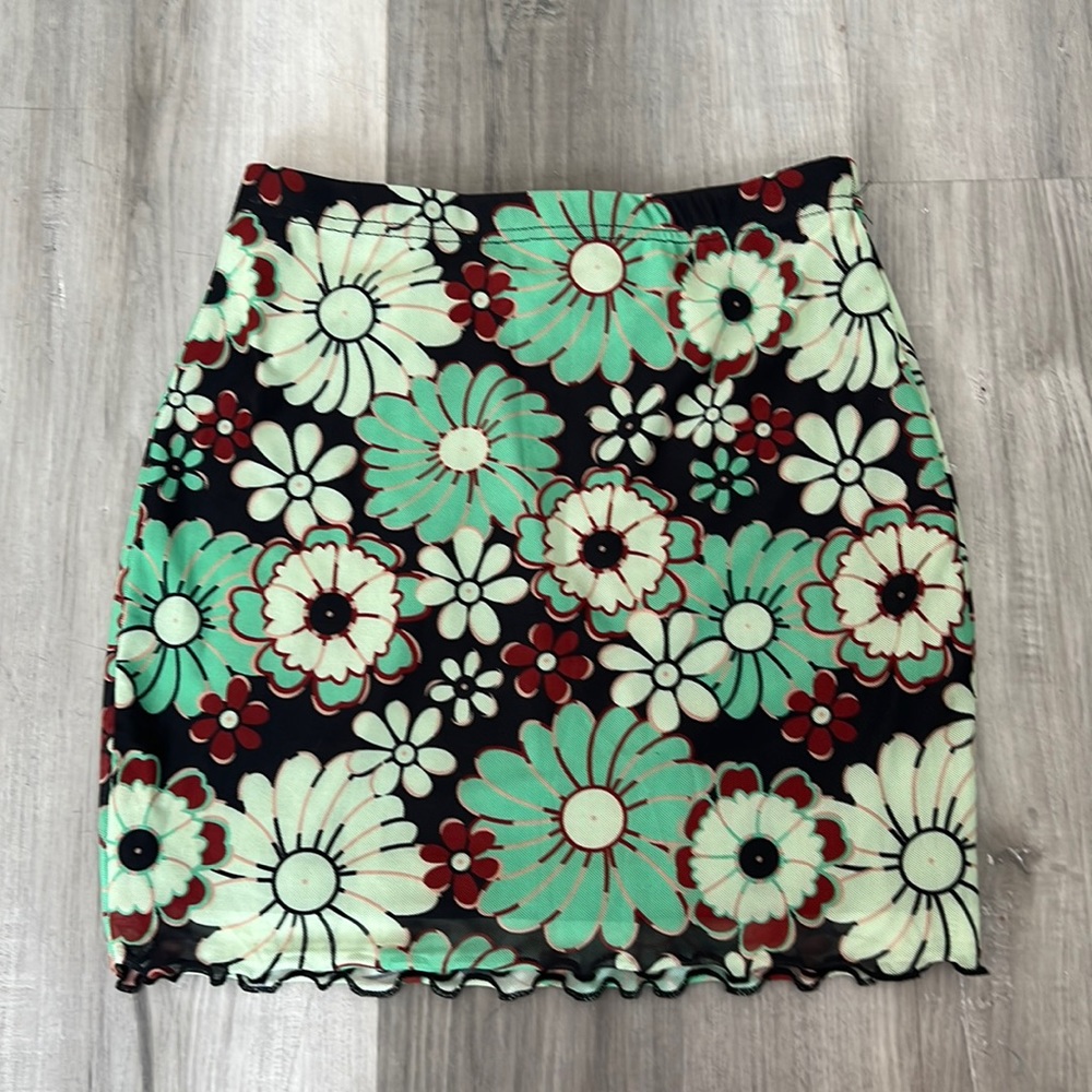Green floral mesh style skirt 💚 Size XS